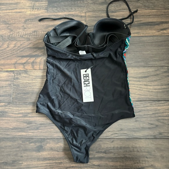Beach Riot one piece rare find NWT size medium - Picture 5 of 8